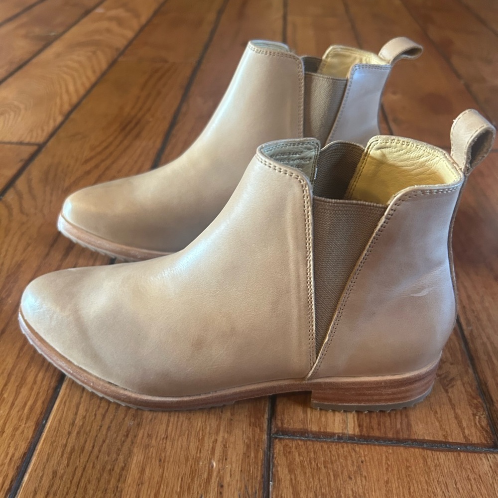 Nisolo Chelsea Tan Leather Ankle Boots